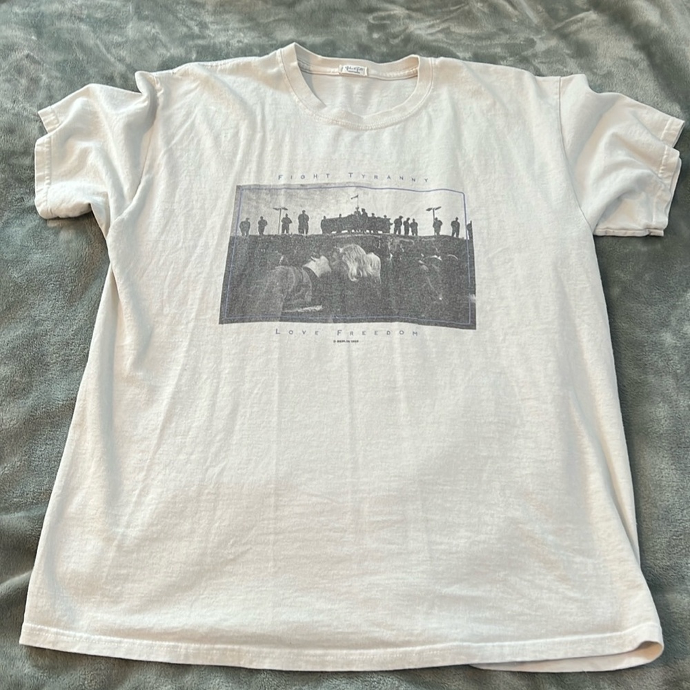 brandy melville graphic tshirt